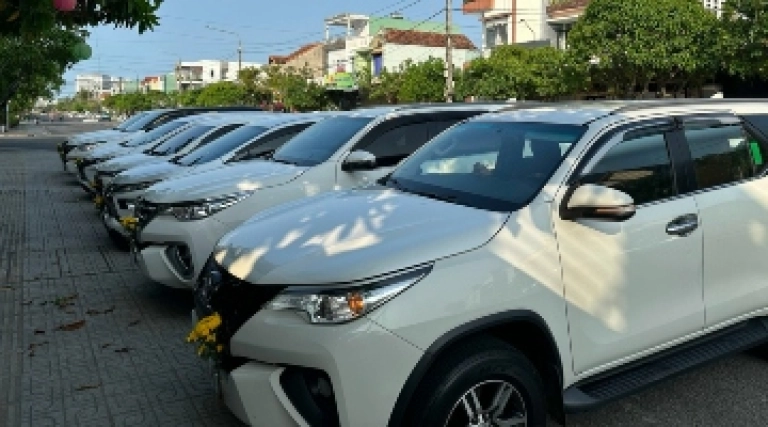 Xe 4 chỗ